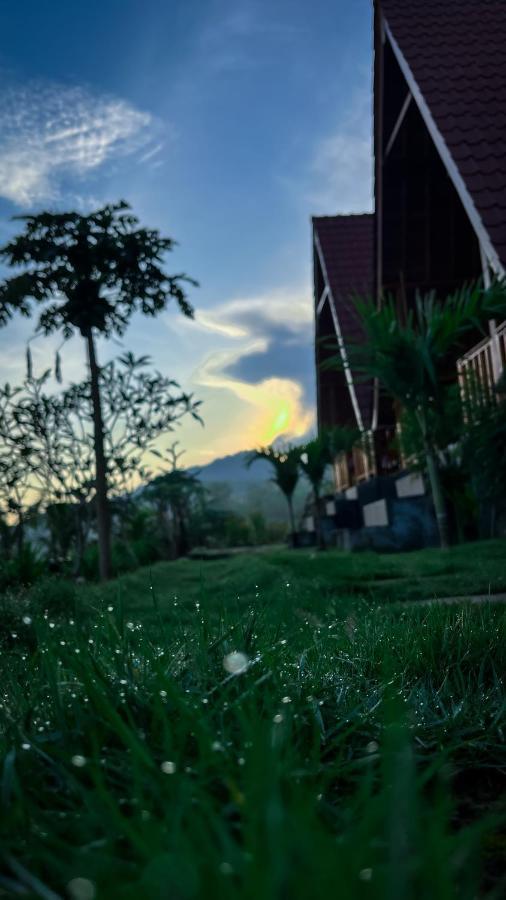 Dbelish Village & Resto Batumadeg エクステリア 写真